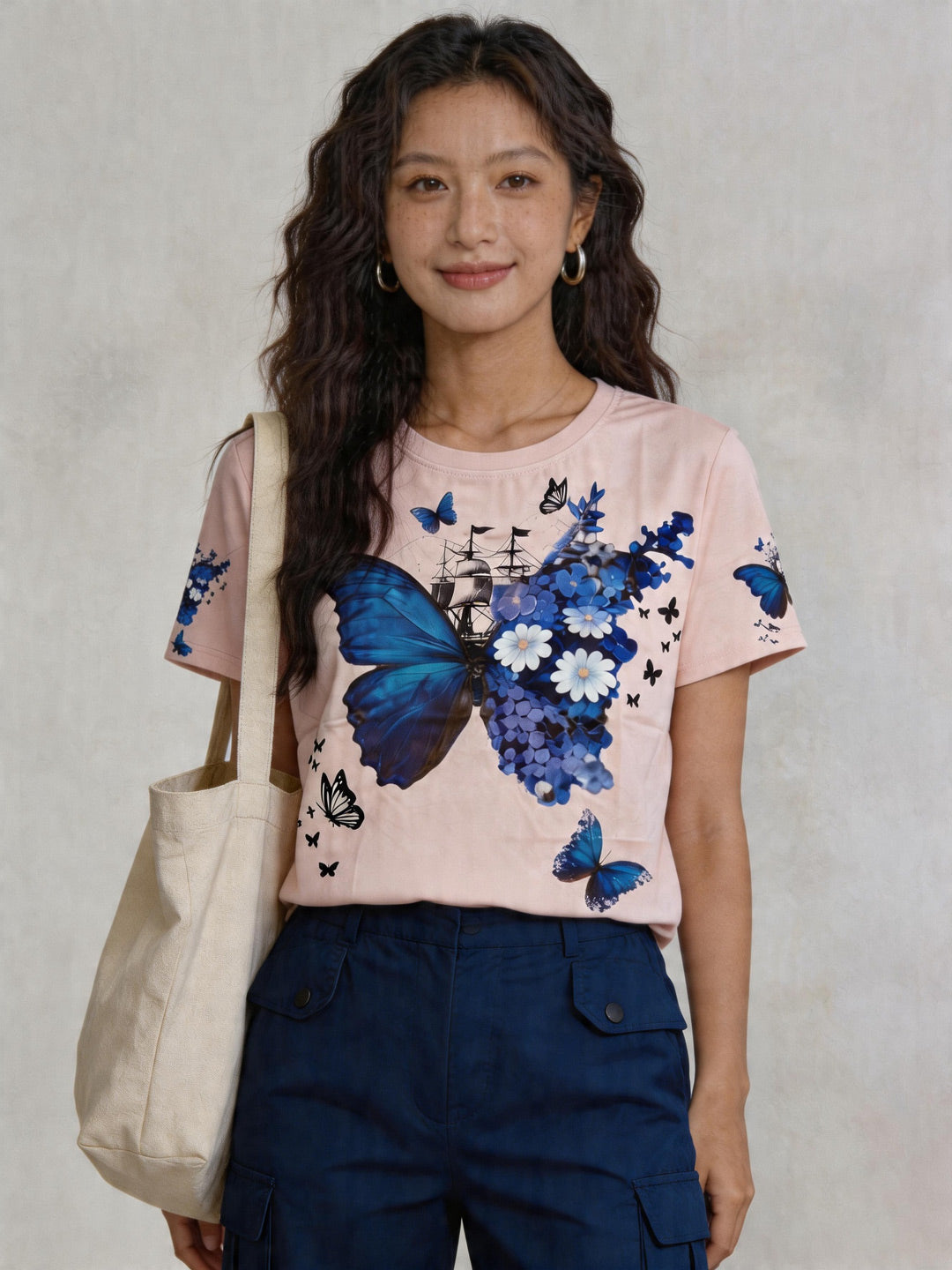 マリン蝶柄 | Women's Nautical Butterfly Top With Trendy Handbag, Urban Street Look Singapore | カジュアルトップス シンガポール