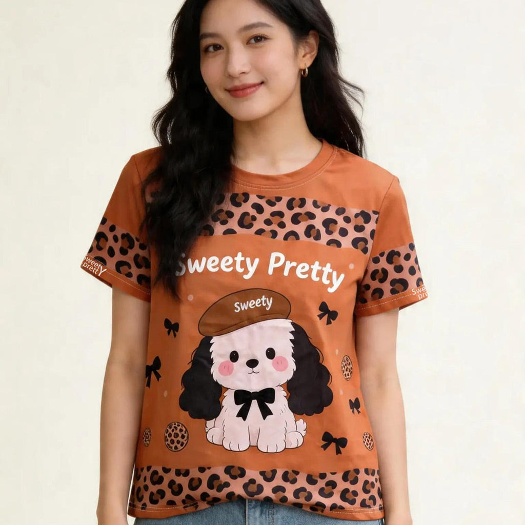 キャラメル子犬 | Women's Caramel Puppy Tee With Blue Jeans, Casual Daily Outfit Singapore | カジュアルデイリー T シャツ
