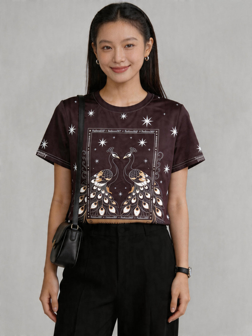 孔雀アート | Women's Mystical Peacock Print Tee With Black Casual Pants, Urban Street Style Singapore | アニマル柄トップス シンガポール