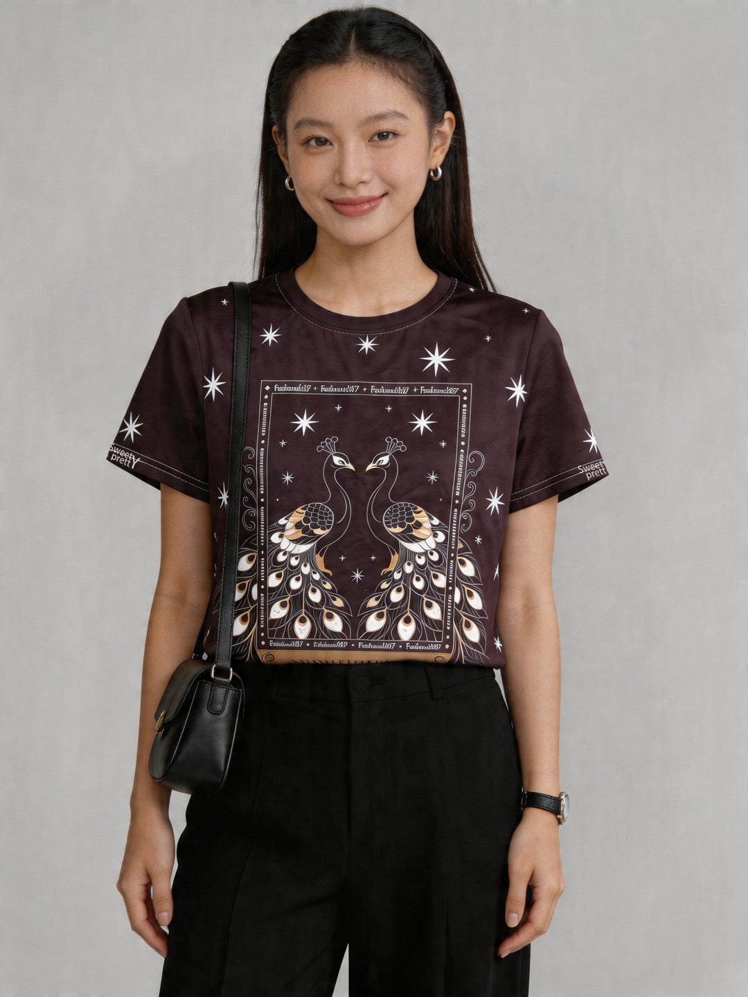 孔雀アート | Women's Mystical Peacock Print Tee With Black Casual Pants, Urban Street Style Singapore | アニマル柄トップス シンガポール