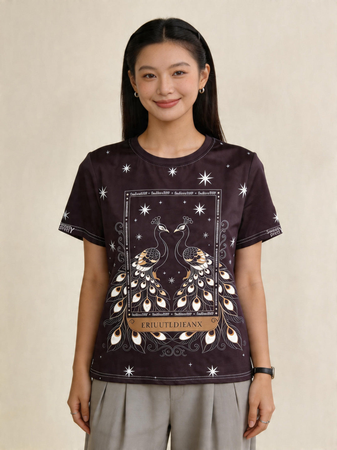 孔雀グラフィック | Women's Black Peacock Star Graphic Tee With Casual Pants, Versatile Daily Outfit Singapore | デイリーカジュアル T シャツ シンガポール