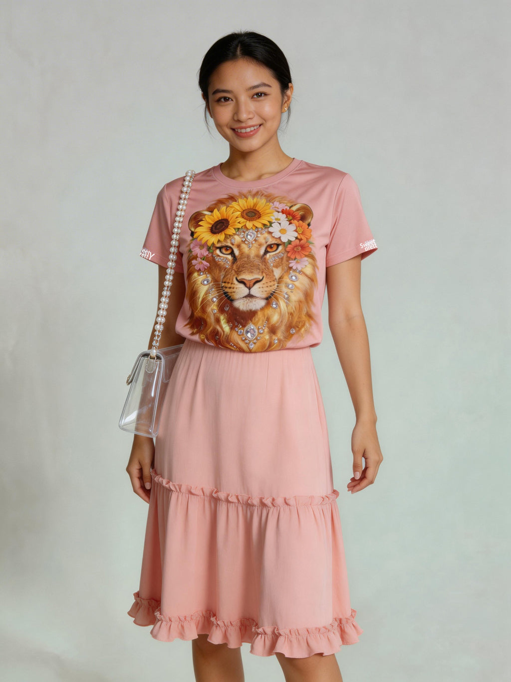 ボホライオン T シャツ | Women's Boho Lion Graphic Tee, Weekend Adventure Outfit Singapore Exploration | 週末お出かけスタイル