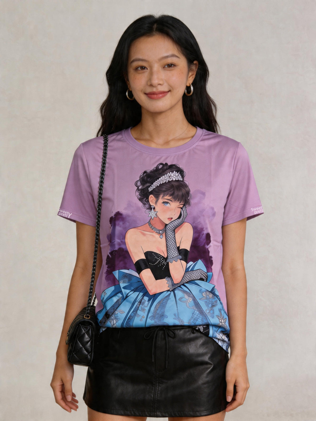 ガールプリント | Woman Wearing Purple Girl Tee With Black Short Skirt & Small Black Bag, Casual Street Style Singapore | ストリートコーデ T シャツ