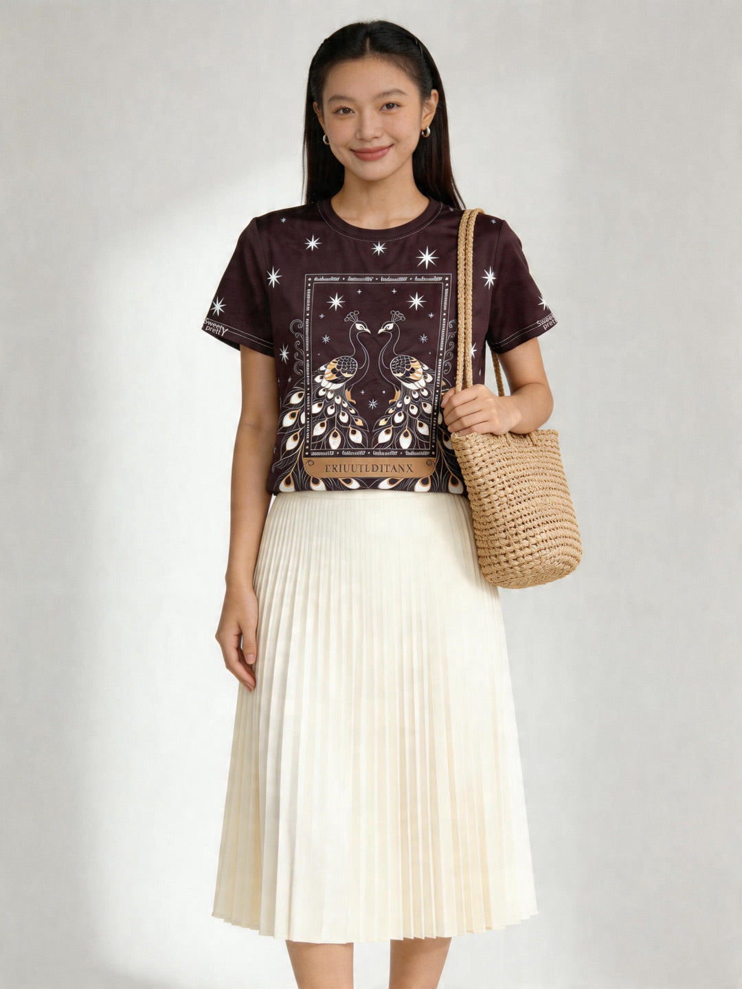 星孔雀 柄 | Women's Peacock Star Tee With High Waist Skirt, Versatile Casual Outfit Singapore | 万能コーデ T シャツ シンガポール